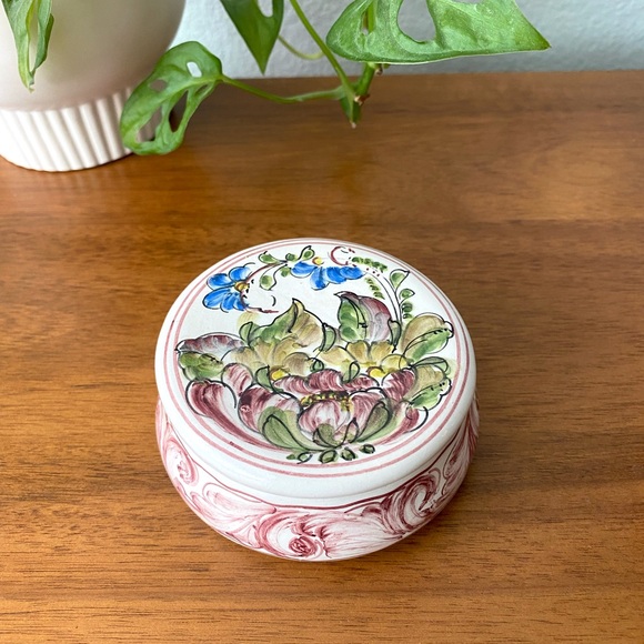 Vintage Hand Painted Round Trinket Dish With Lid Portugal Continental Pottery - Picture 1 of 9